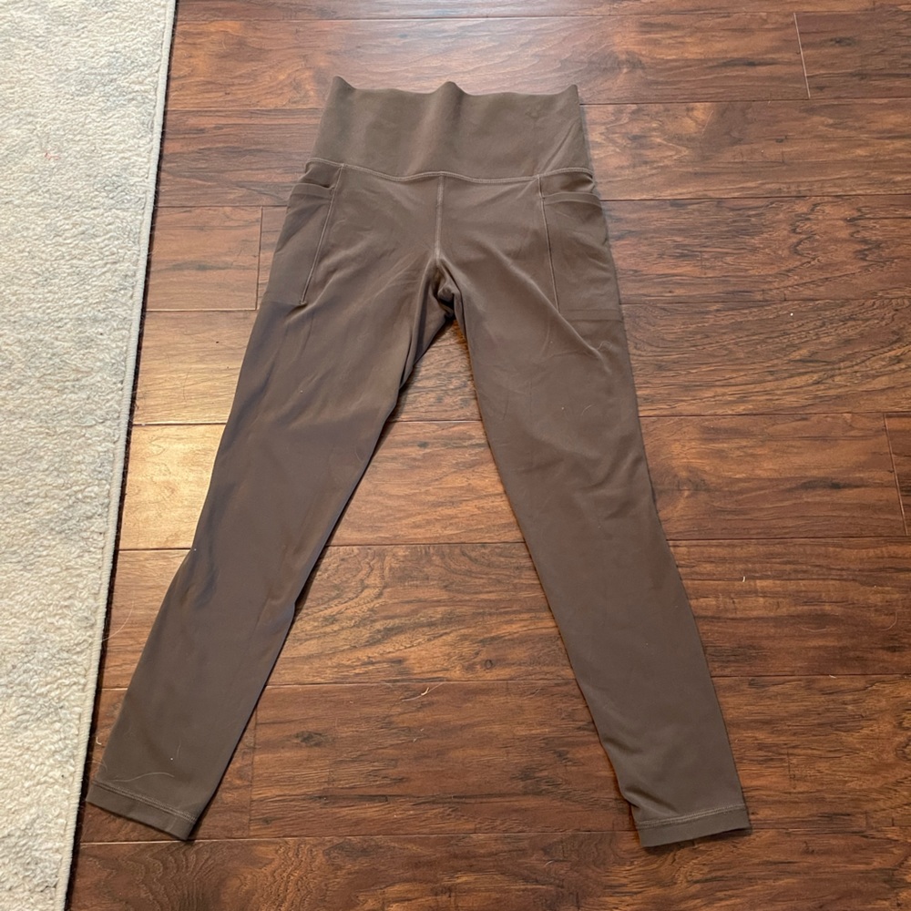 Athleta salutation stash pocket II 7/8 tight